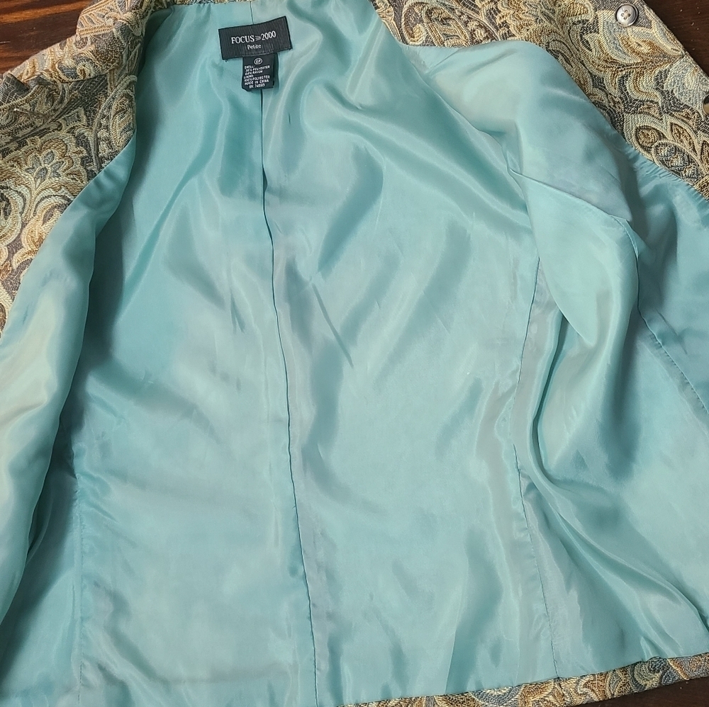 Focus 2000 Button Down - Picture 2 of 14